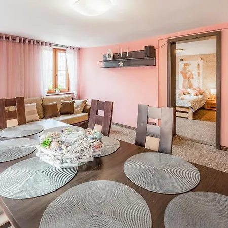 3 Bedroom Awesome In 아파트 노베 바르프노